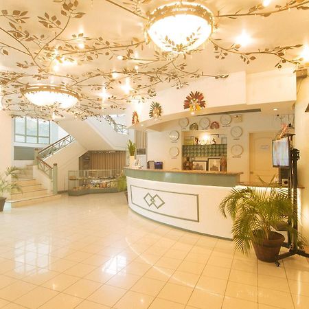 Royal Am Rei Hotel By Reddoorz バコロ エクステリア 写真
