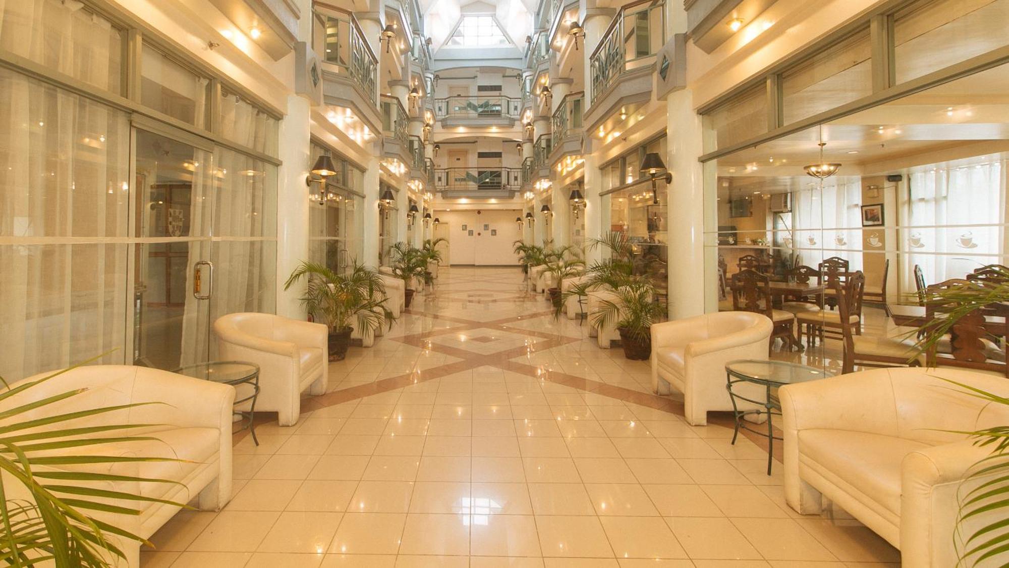 Royal Am Rei Hotel By Reddoorz バコロ エクステリア 写真