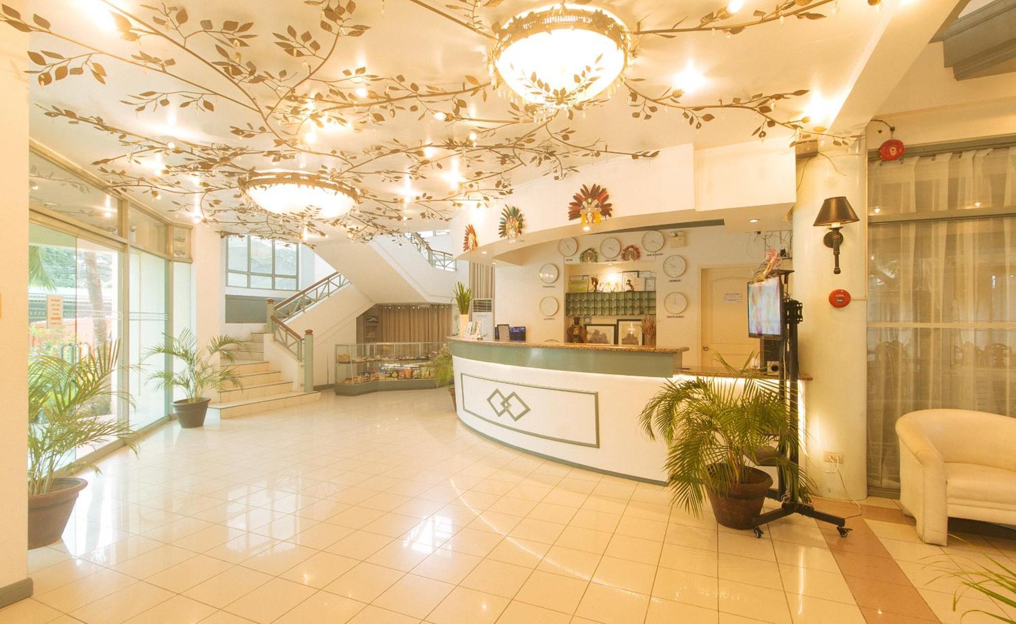 Royal Am Rei Hotel By Reddoorz バコロ エクステリア 写真